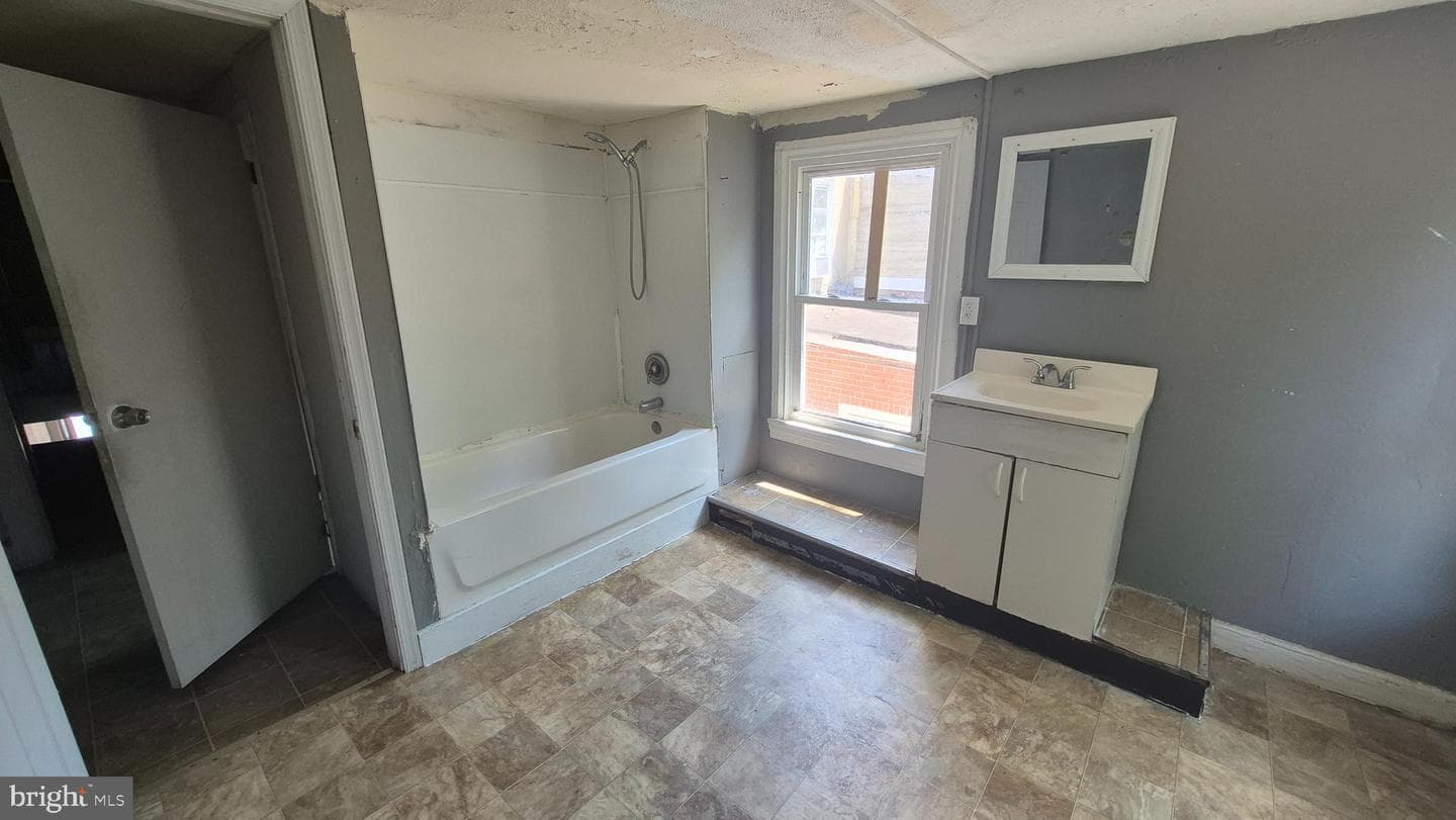 34 E Chestnut St photo 5