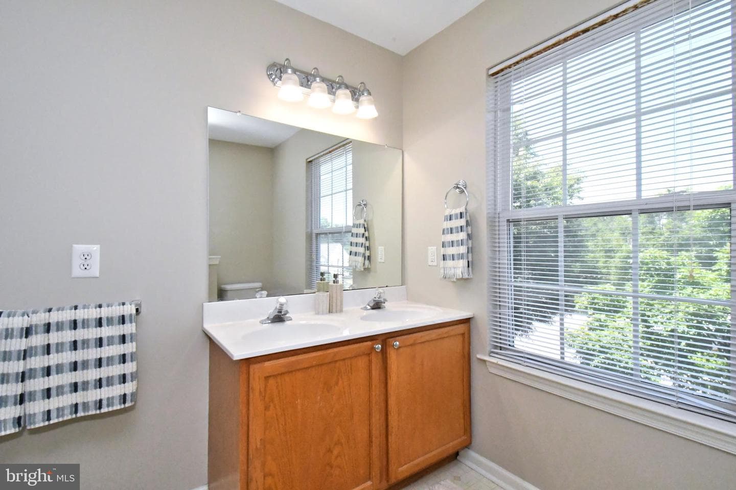64 Hunt Club Drive photo 24