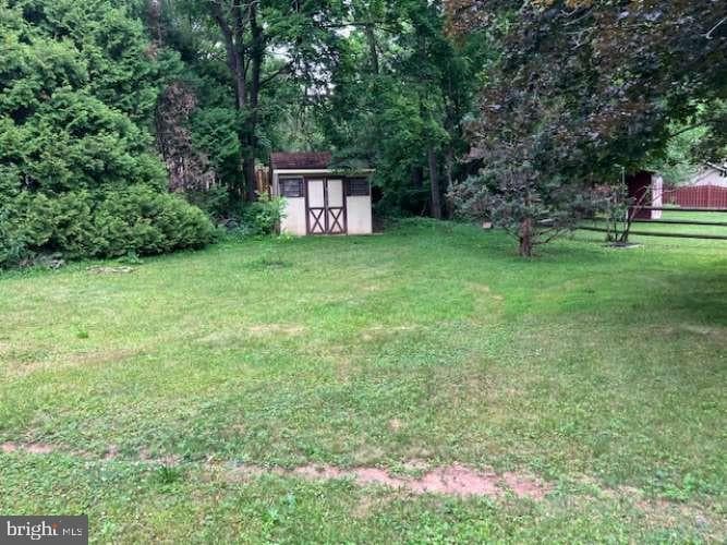 439 E Chestnut Street photo 23