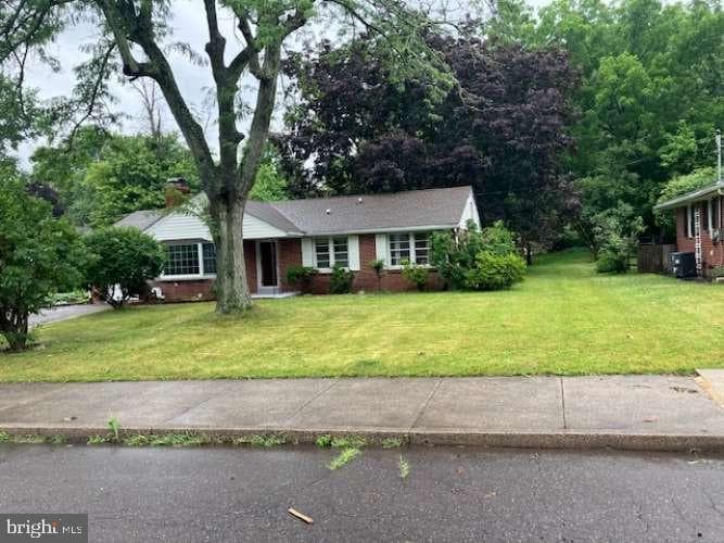 439 E Chestnut Street photo 3