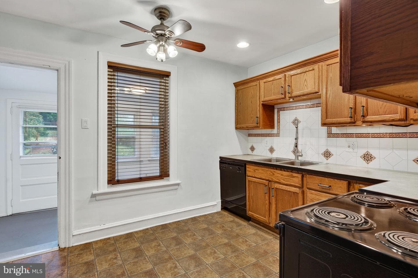 1137 South Street photo 14