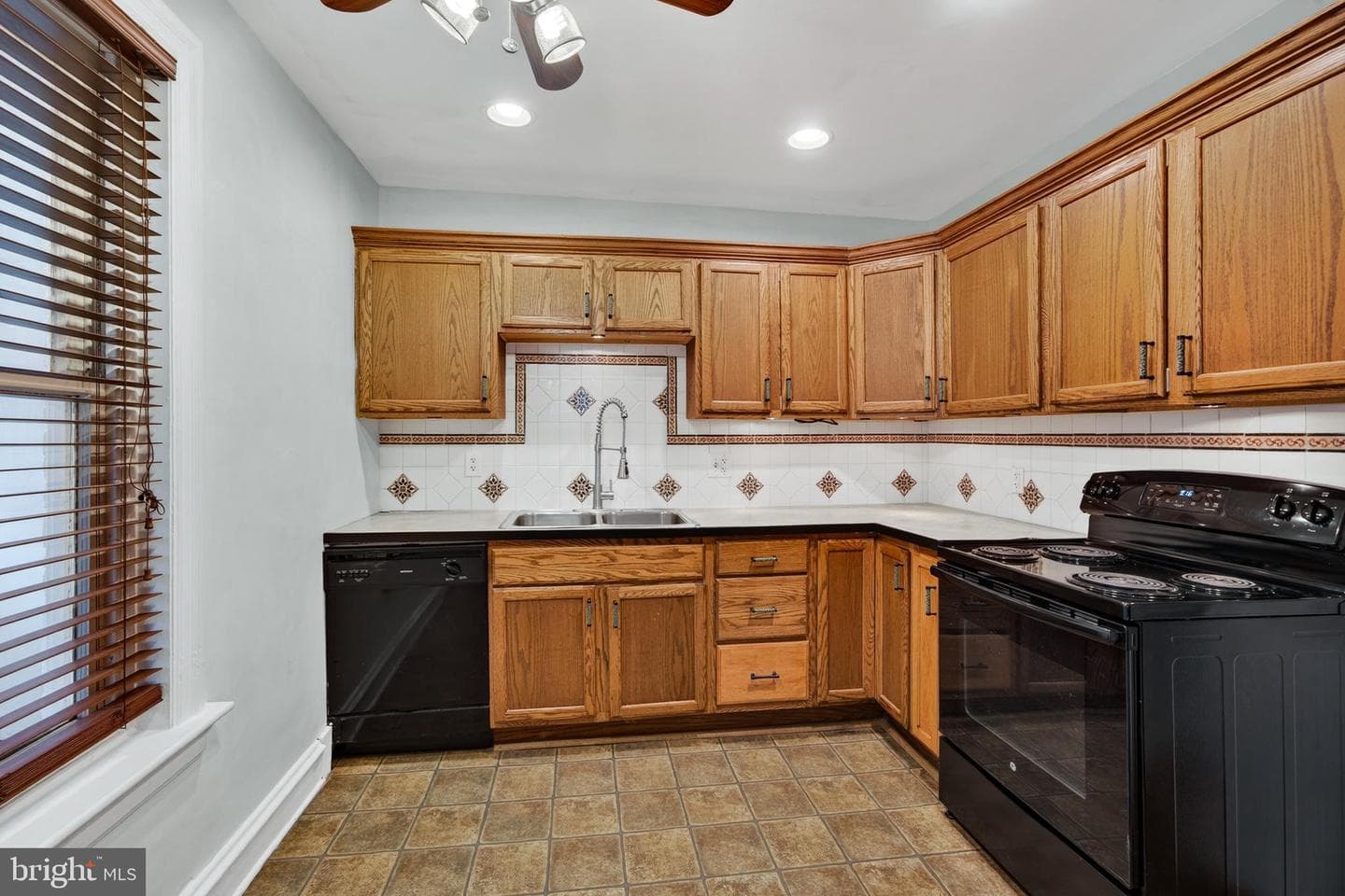 1137 South Street photo 7