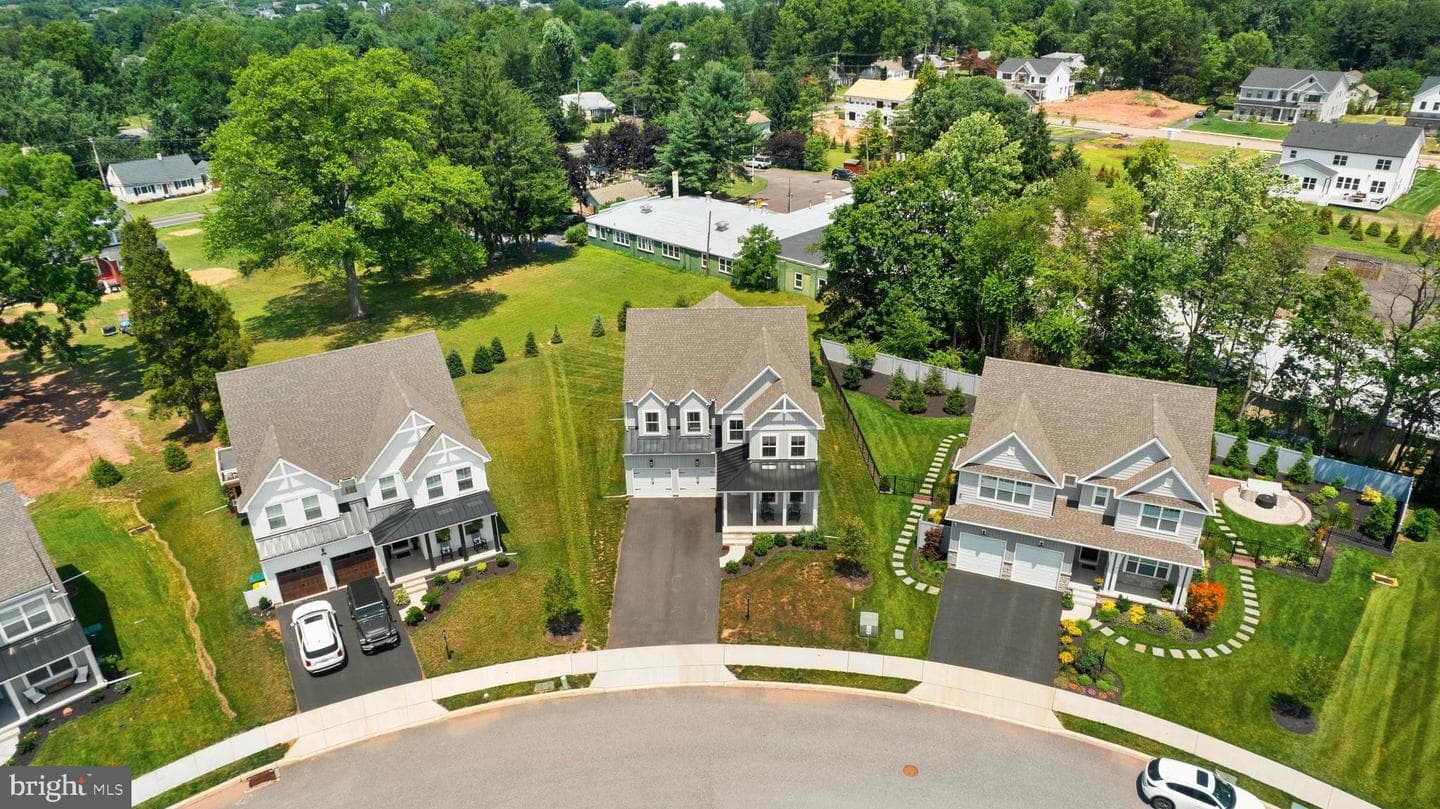 15 Patricia Drive photo 4