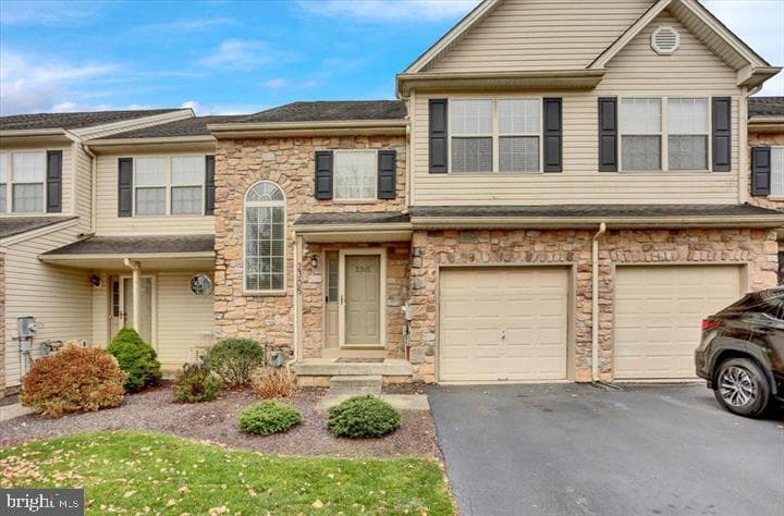 2305 Carriage Lane photo 33
