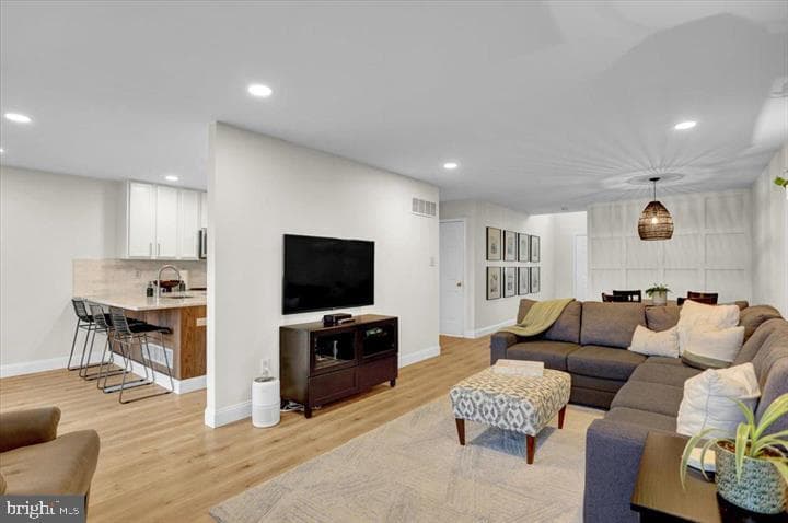 2305 Carriage Lane photo 7