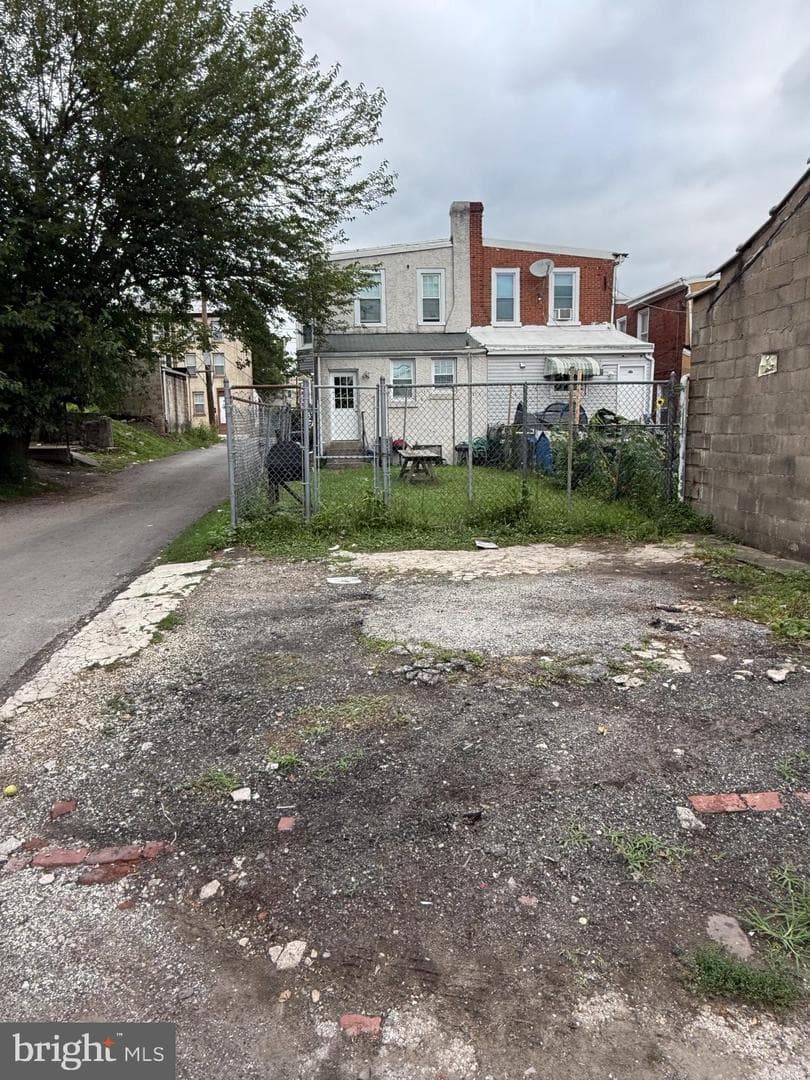 216 E Marshall Street photo 29