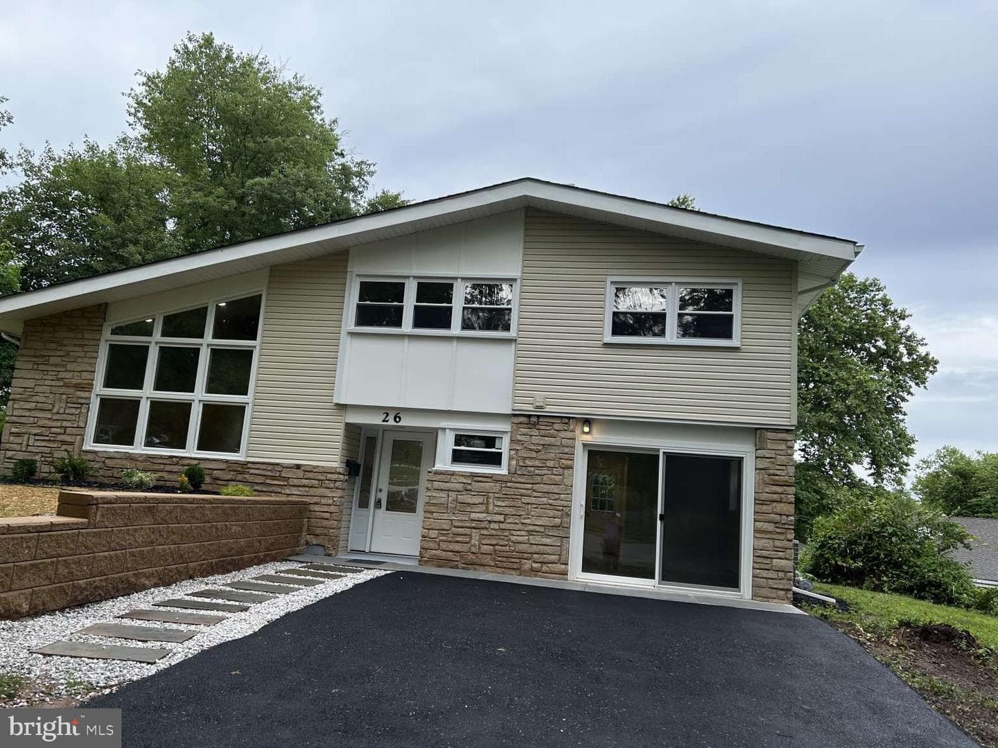26 Camelot Drive photo 1