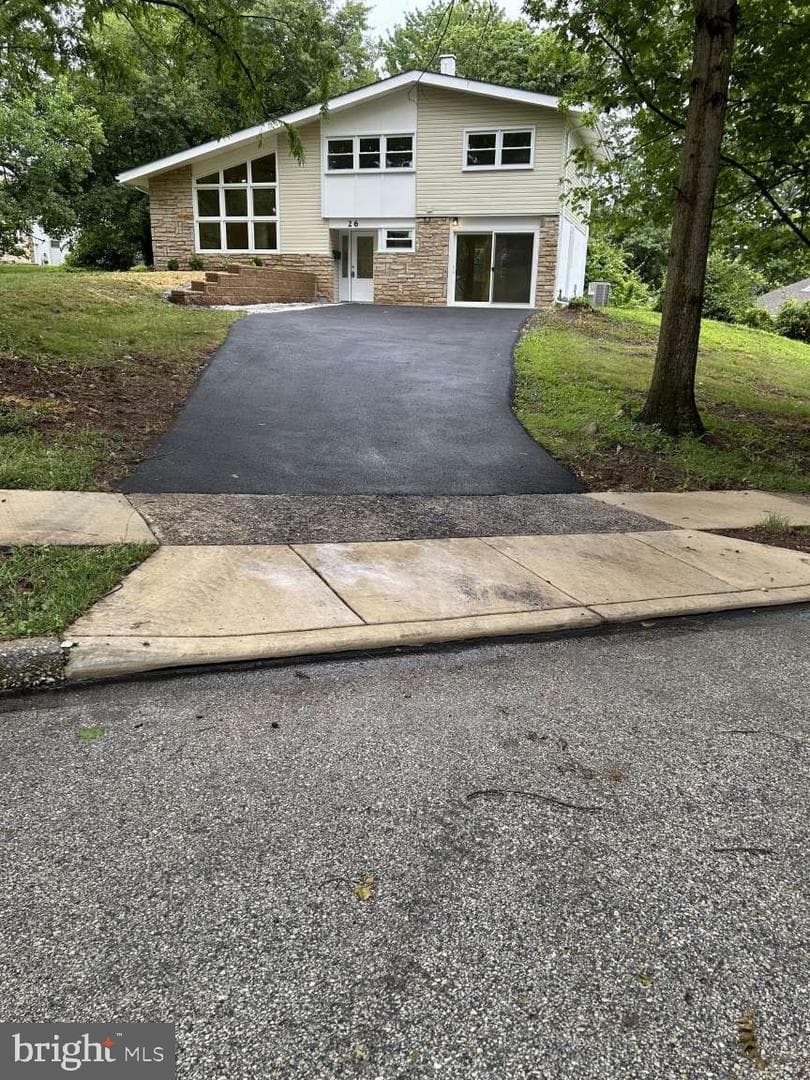 26 Camelot Drive photo 2