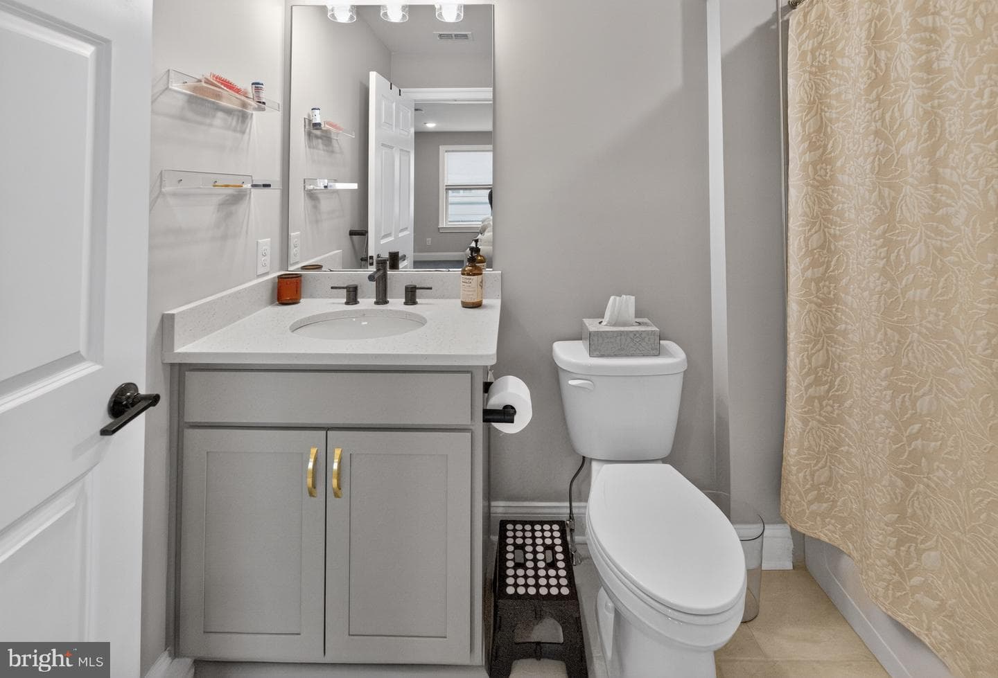 1011 Victoria Court photo 14
