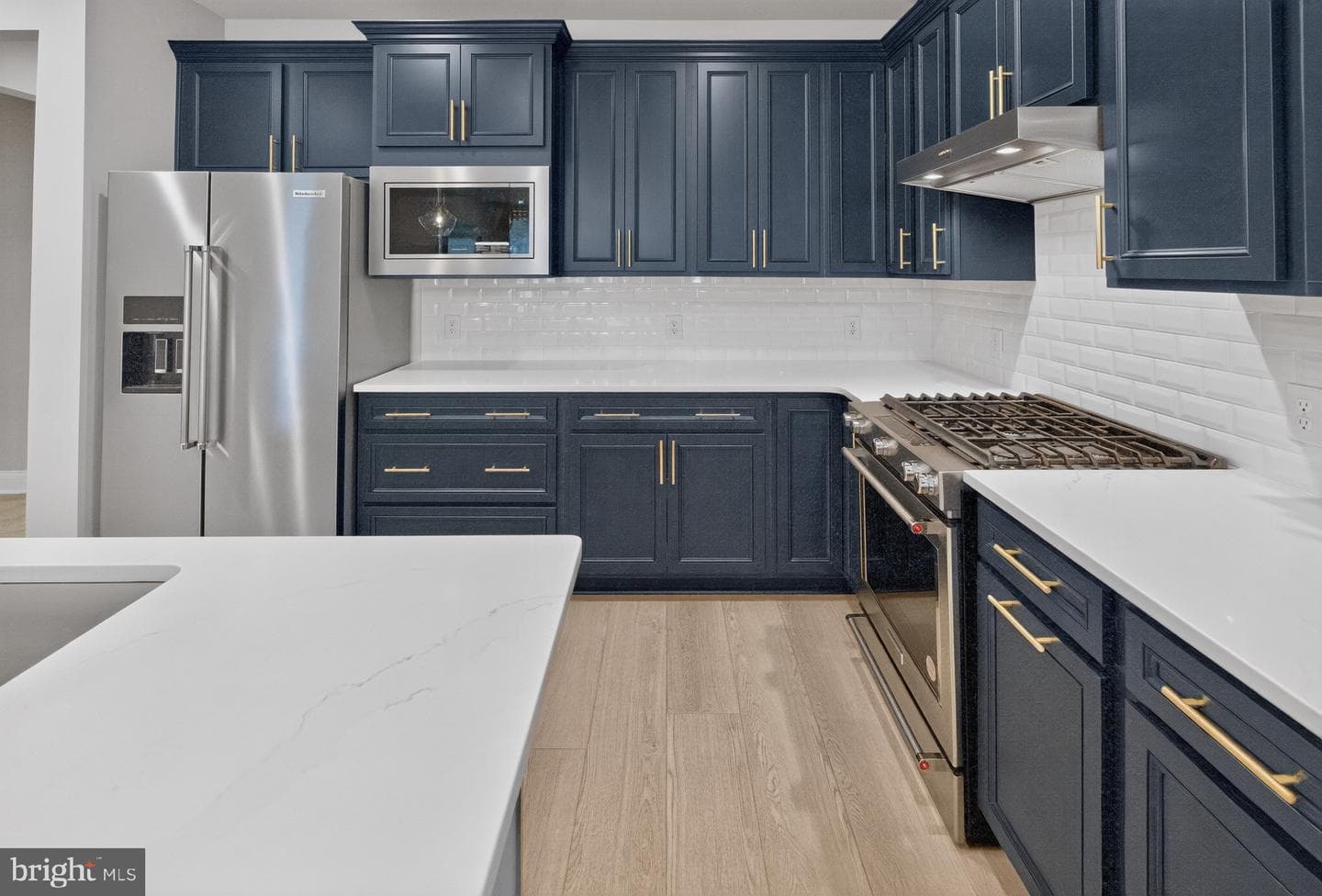 1011 Victoria Court photo 6