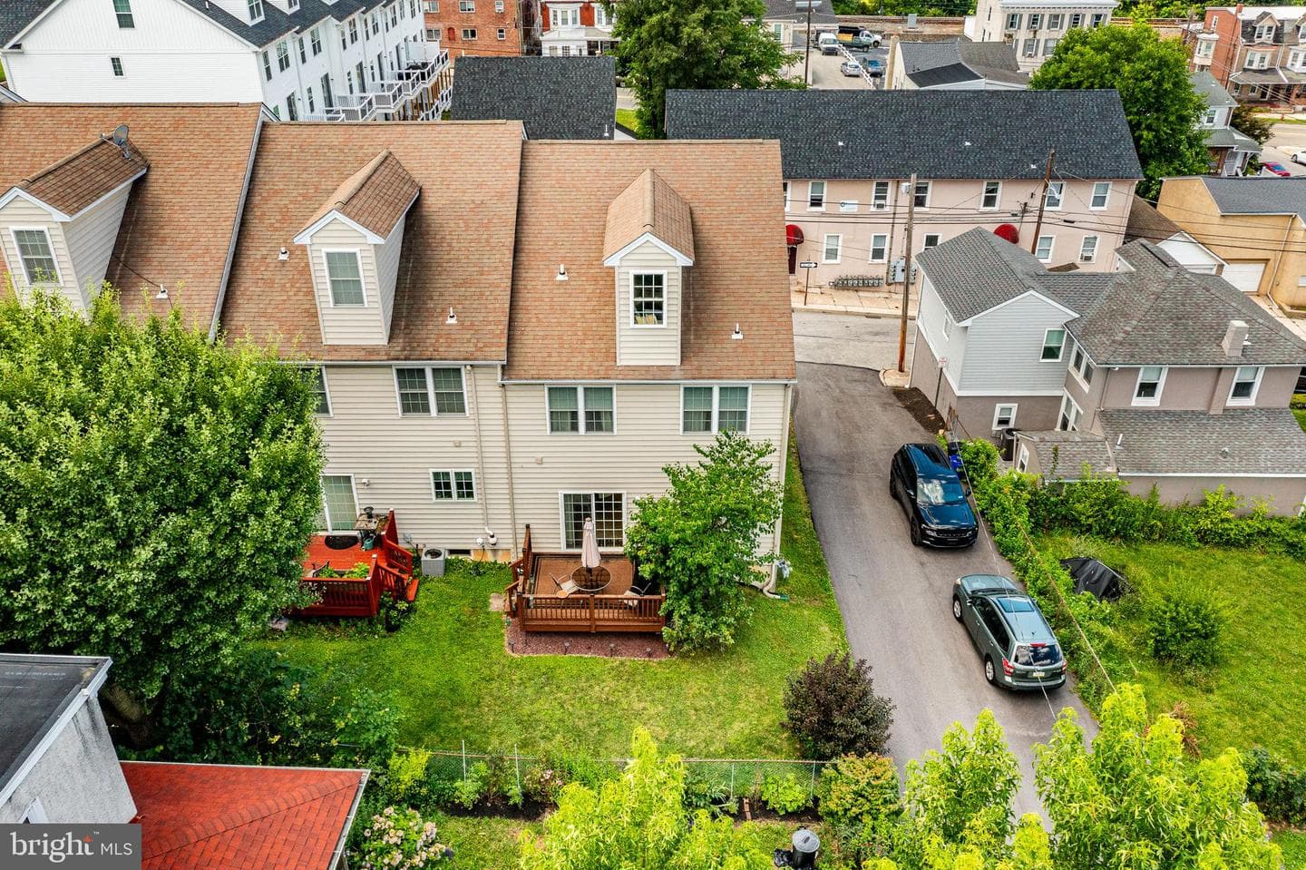 703 Green Street photo 30
