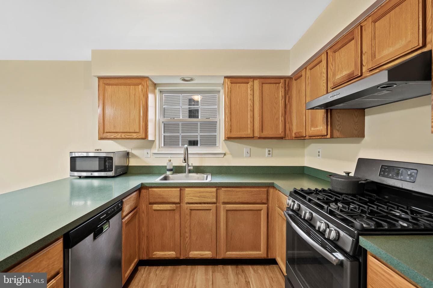 806 Elizabeth Court photo 10