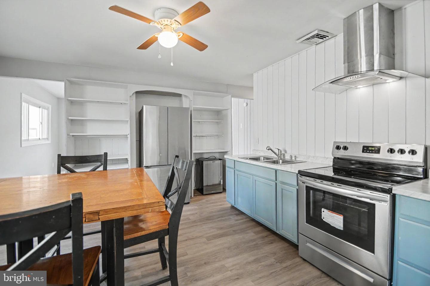 356 W Beech Street photo 14