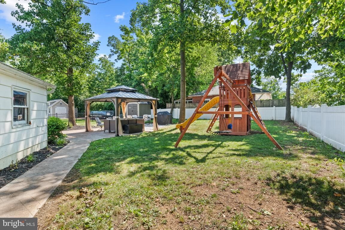 705 E Walnut Street photo 27