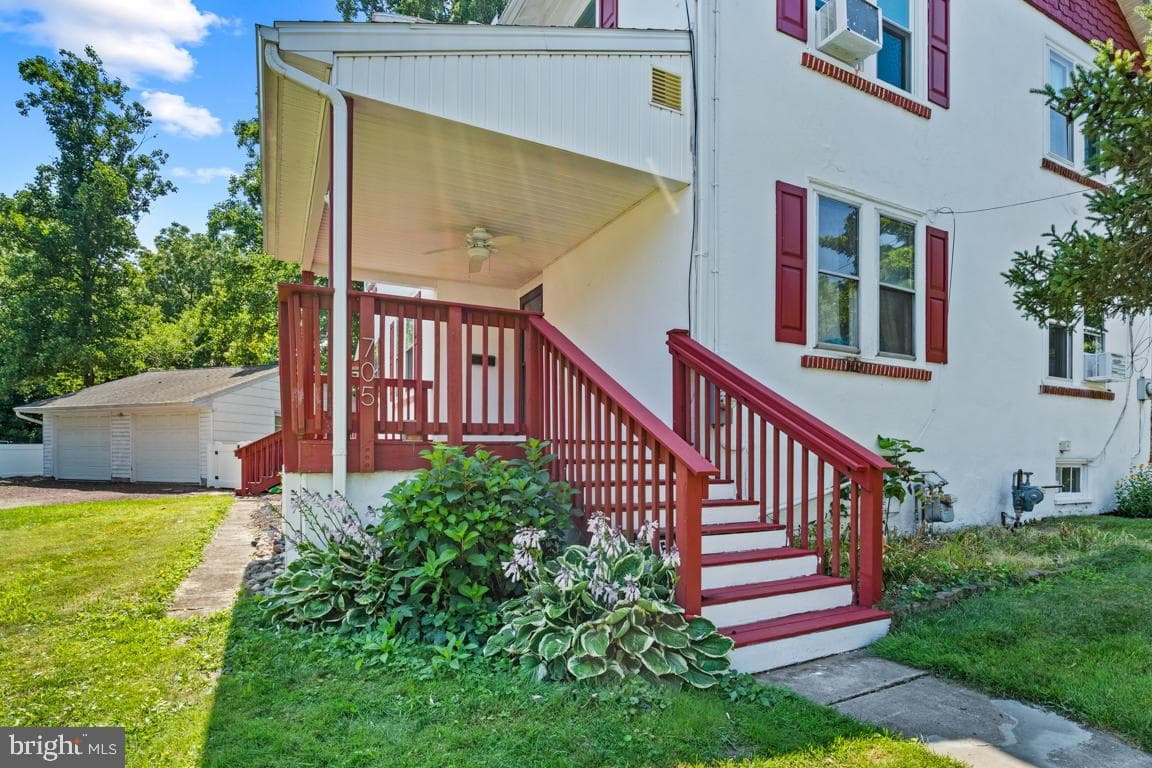 705 E Walnut Street photo 31