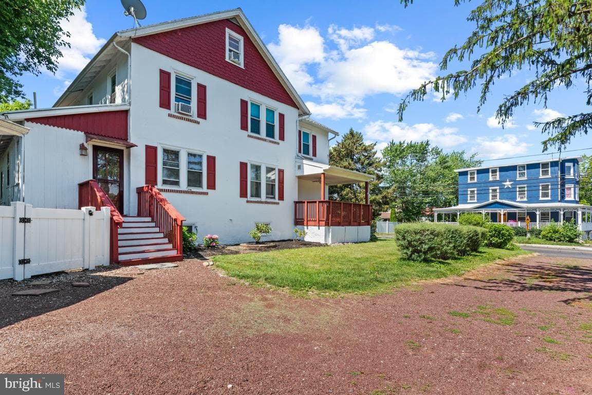 705 E Walnut Street photo 33