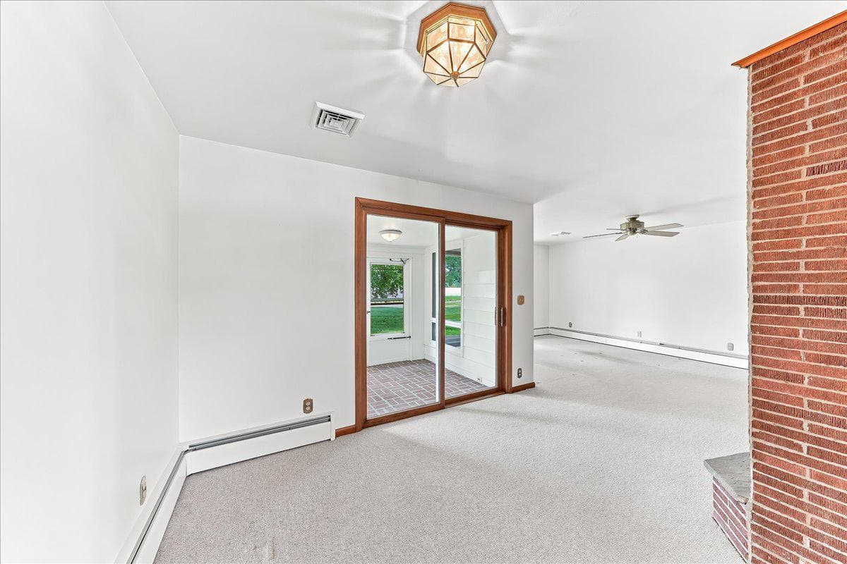 33 Vaux Lane photo 8