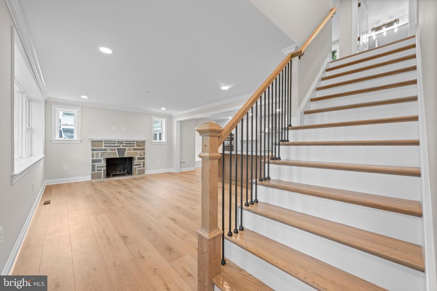 218 Crest Way photo 16