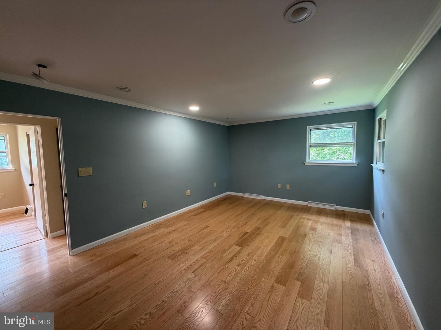 413 Asbury Avenue photo 12