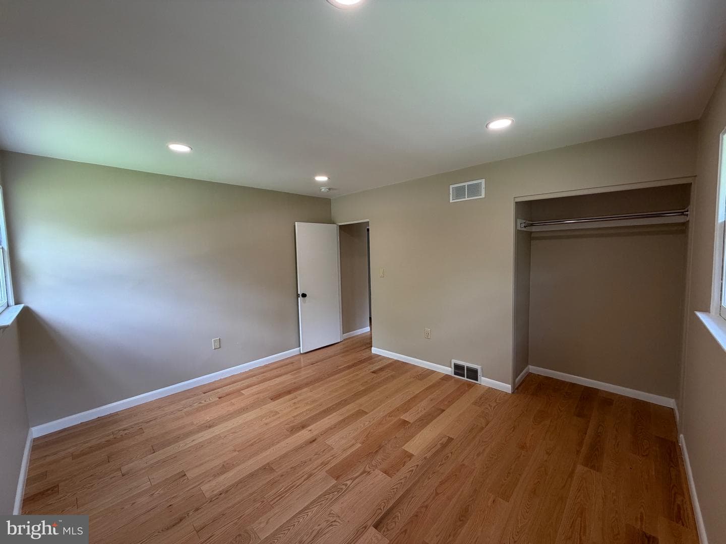 413 Asbury Avenue photo 15