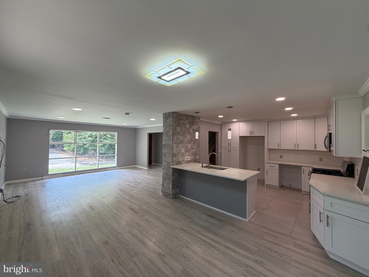 413 Asbury Avenue photo 2
