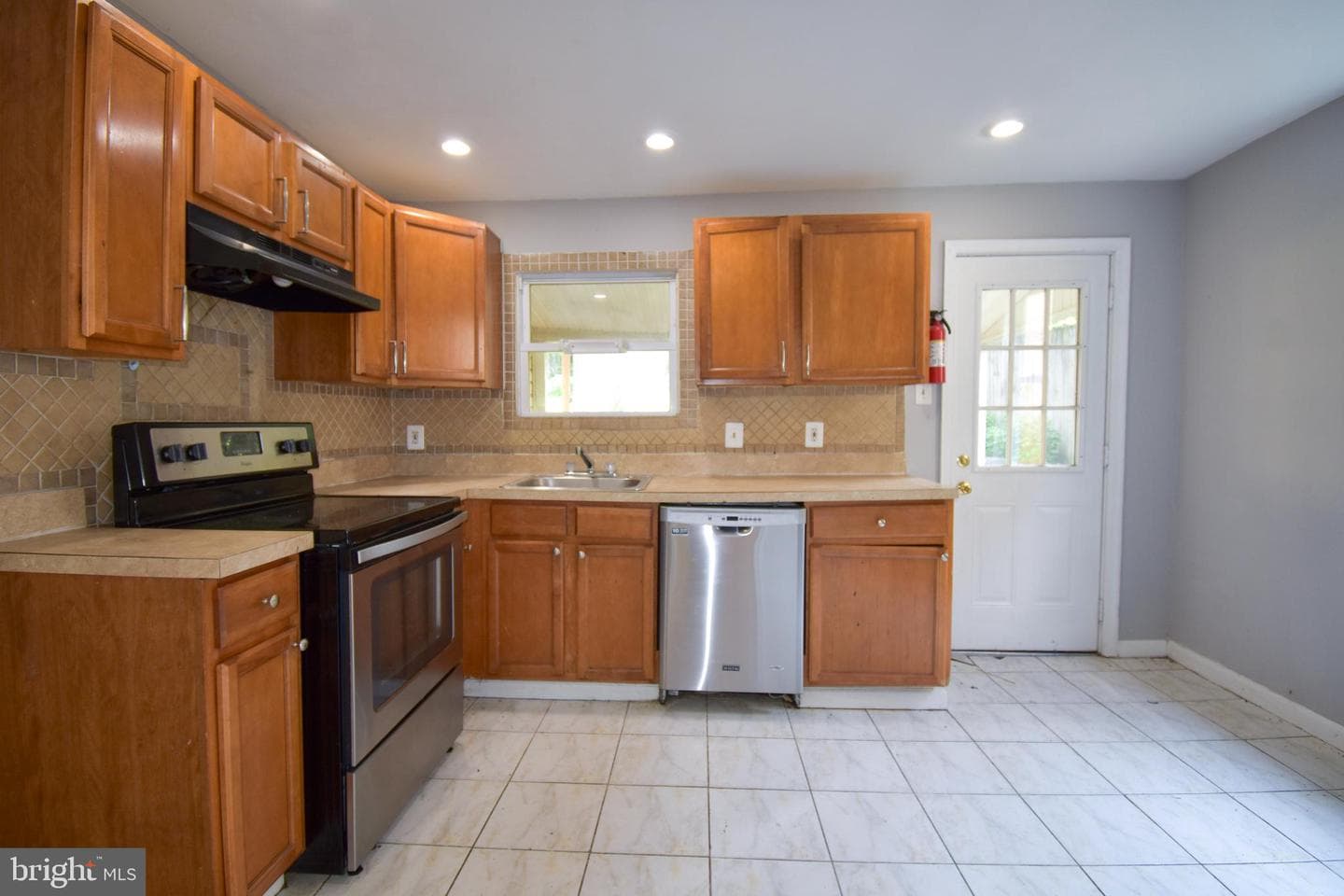 666 Manatawny Street photo 4