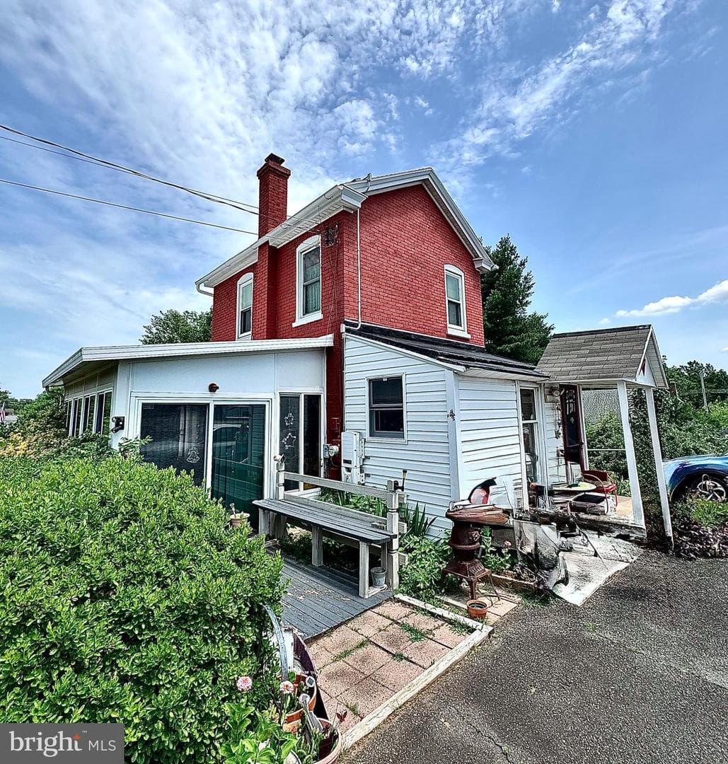 120 E Race Street photo 3