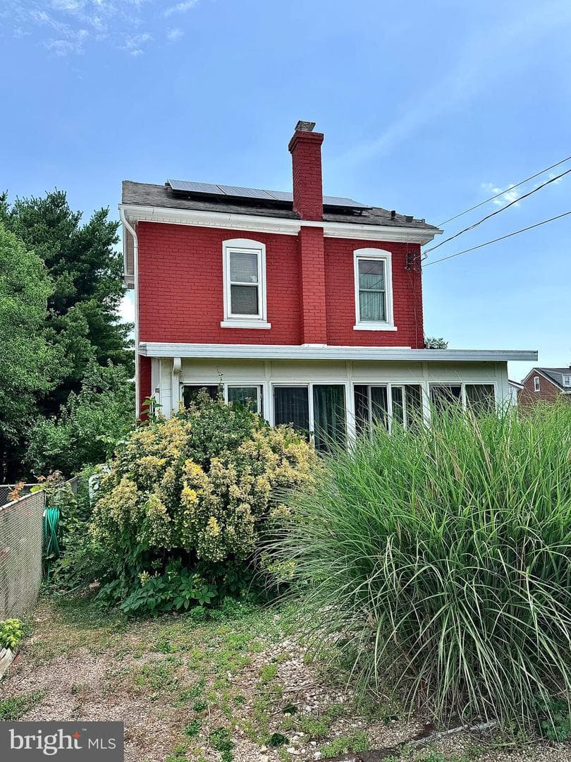 120 E Race Street photo 5