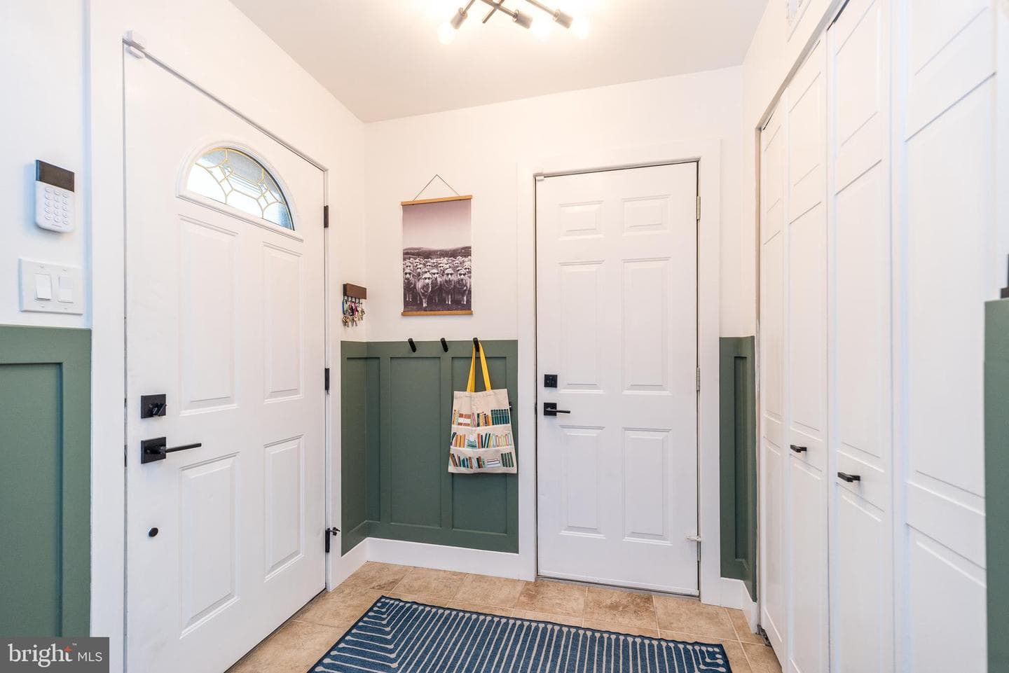 2045 Foster Road photo 4