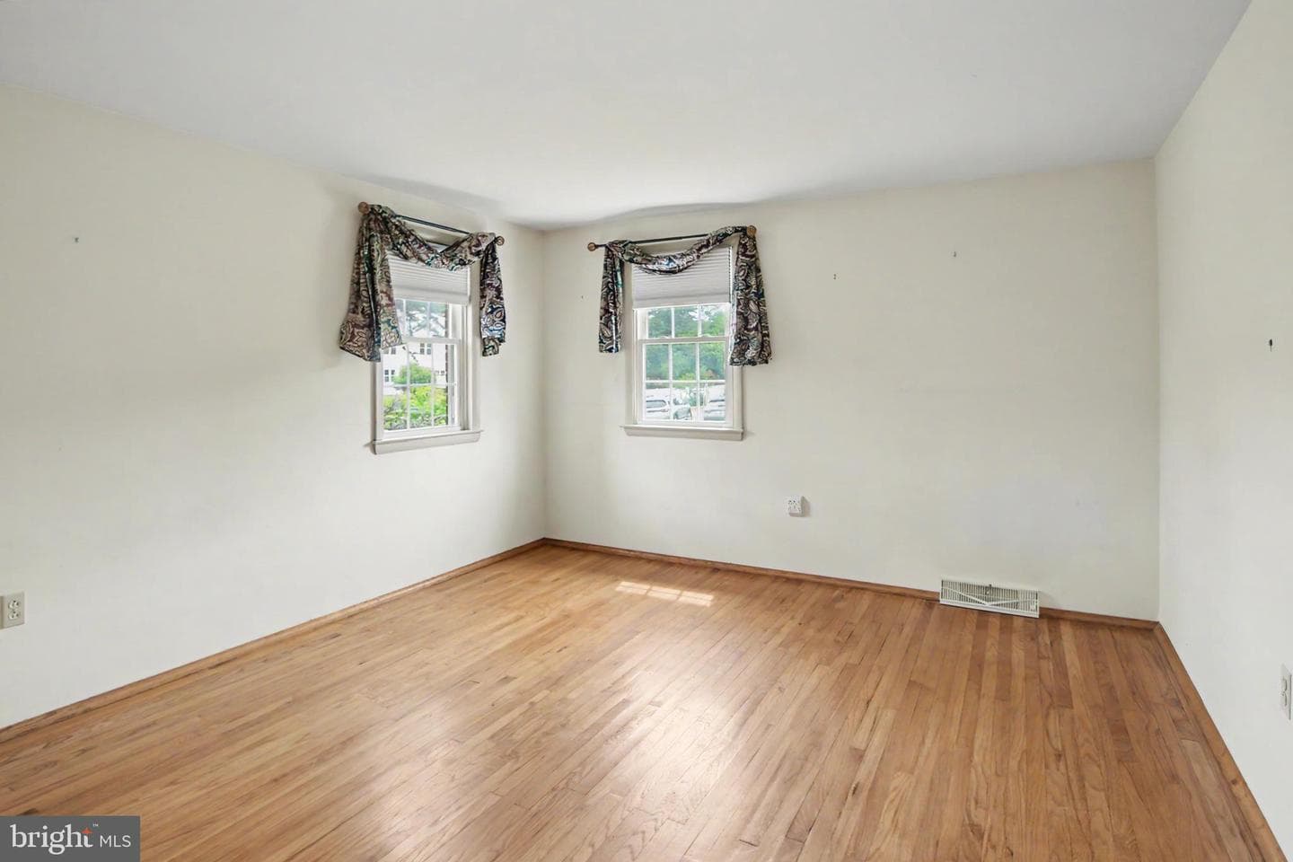 10 E Summit Avenue photo 39