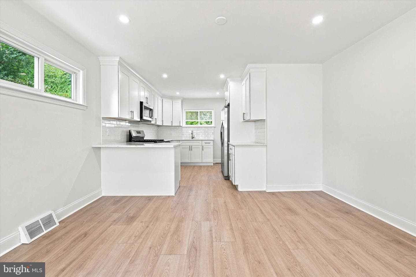152 Egerton Avenue photo 6