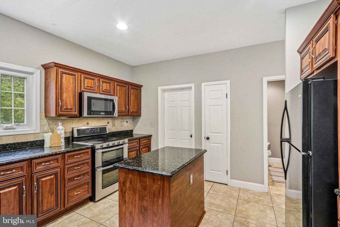 1044 Glendevon Drive photo 12