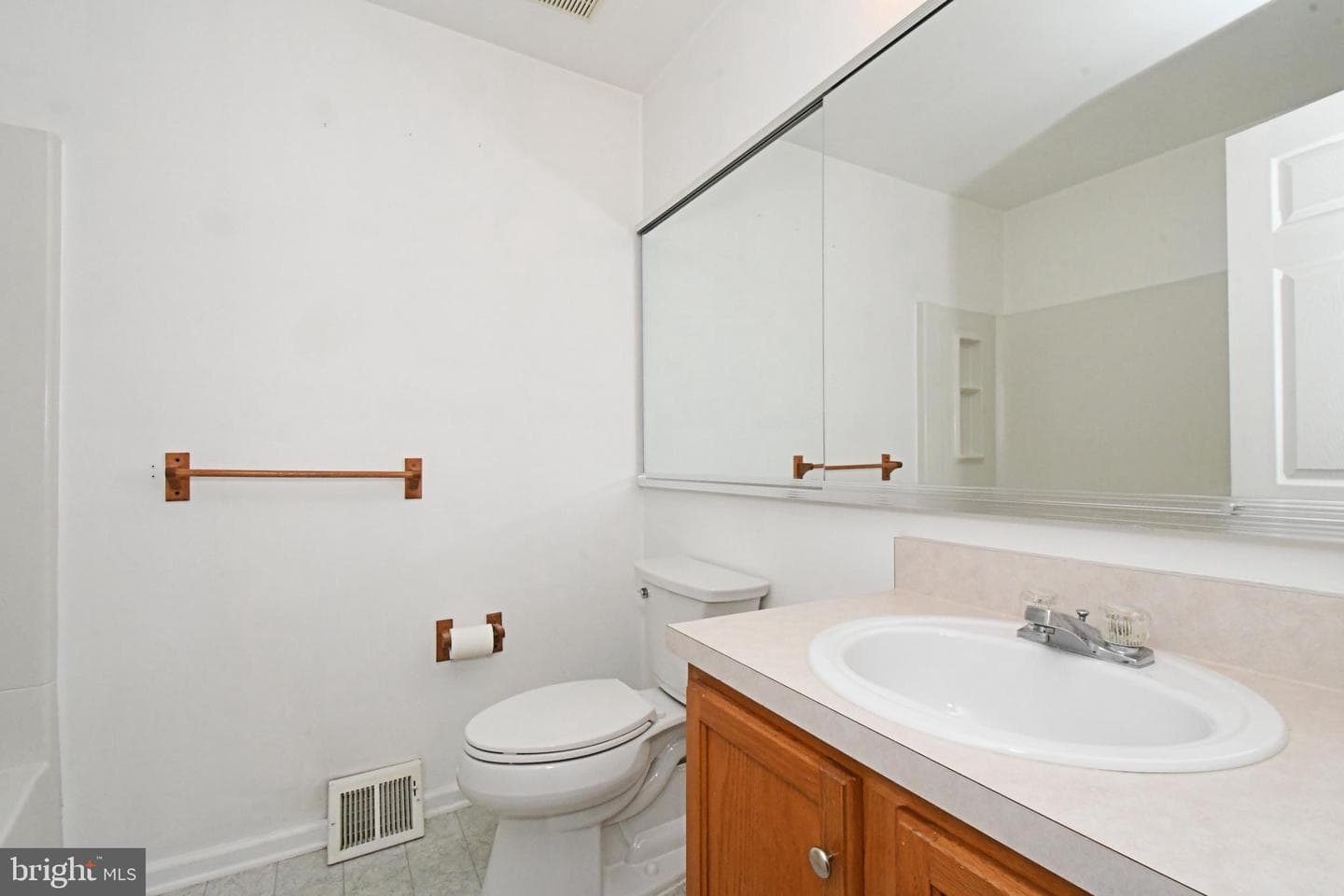 716 Thornhill Drive photo 32