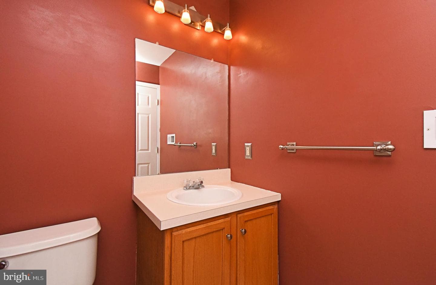 716 Thornhill Drive photo 8