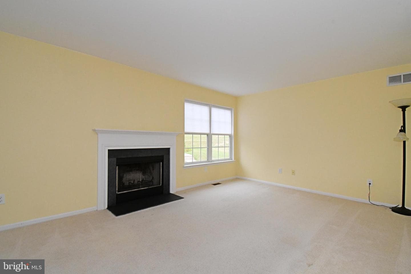 716 Thornhill Drive photo 9