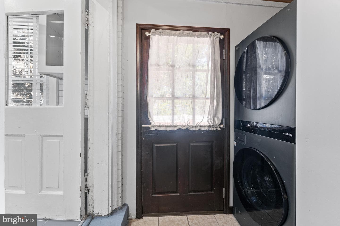 328 Columbia Avenue photo 17