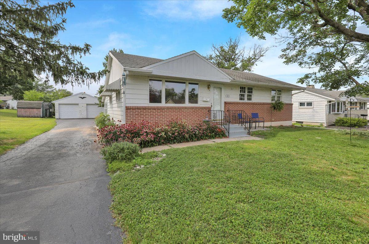 1063 Hale Street photo 2