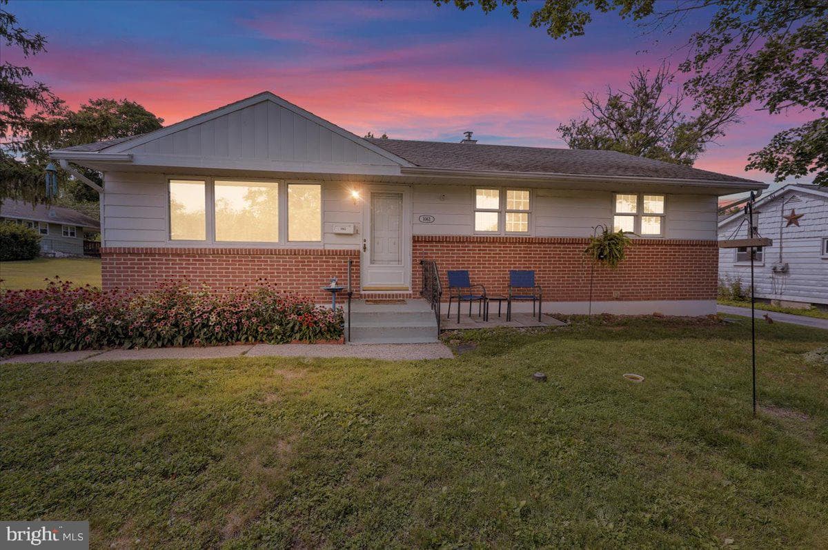 1063 Hale Street photo 3
