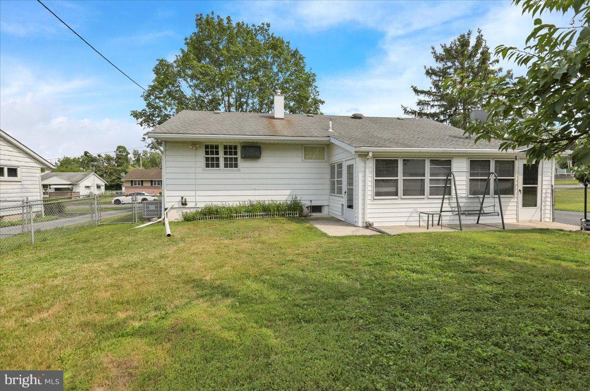1063 Hale Street photo 7