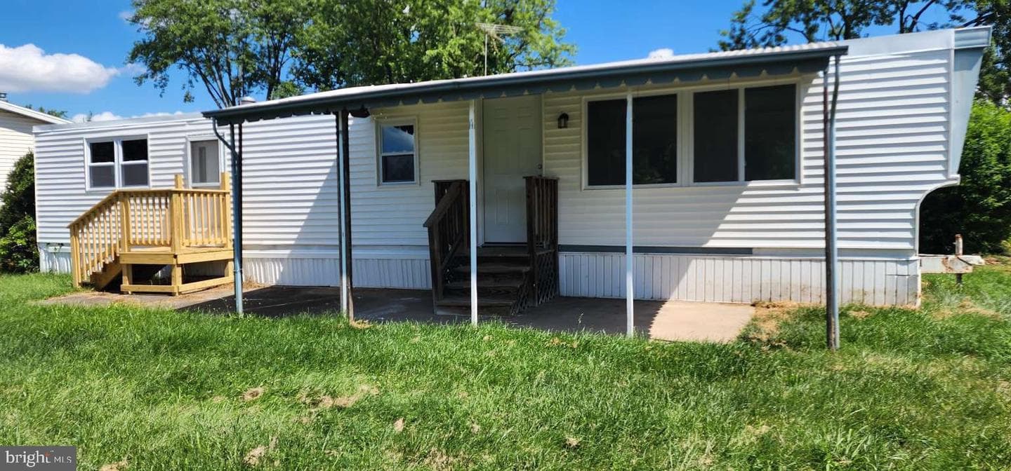 109 Lafayette Drive photo 1