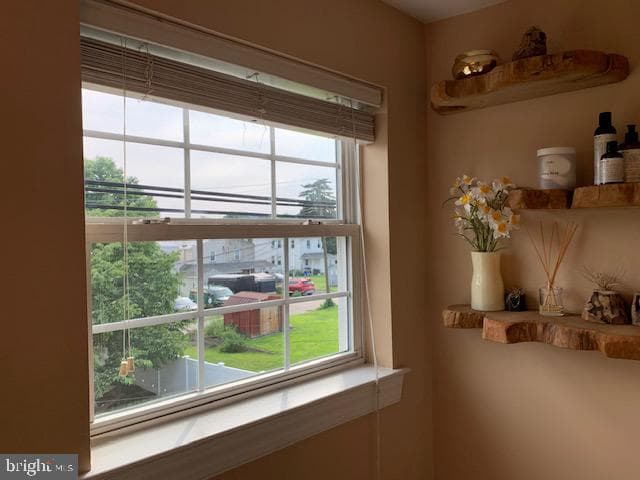 423 E Tenth Avenue photo 29
