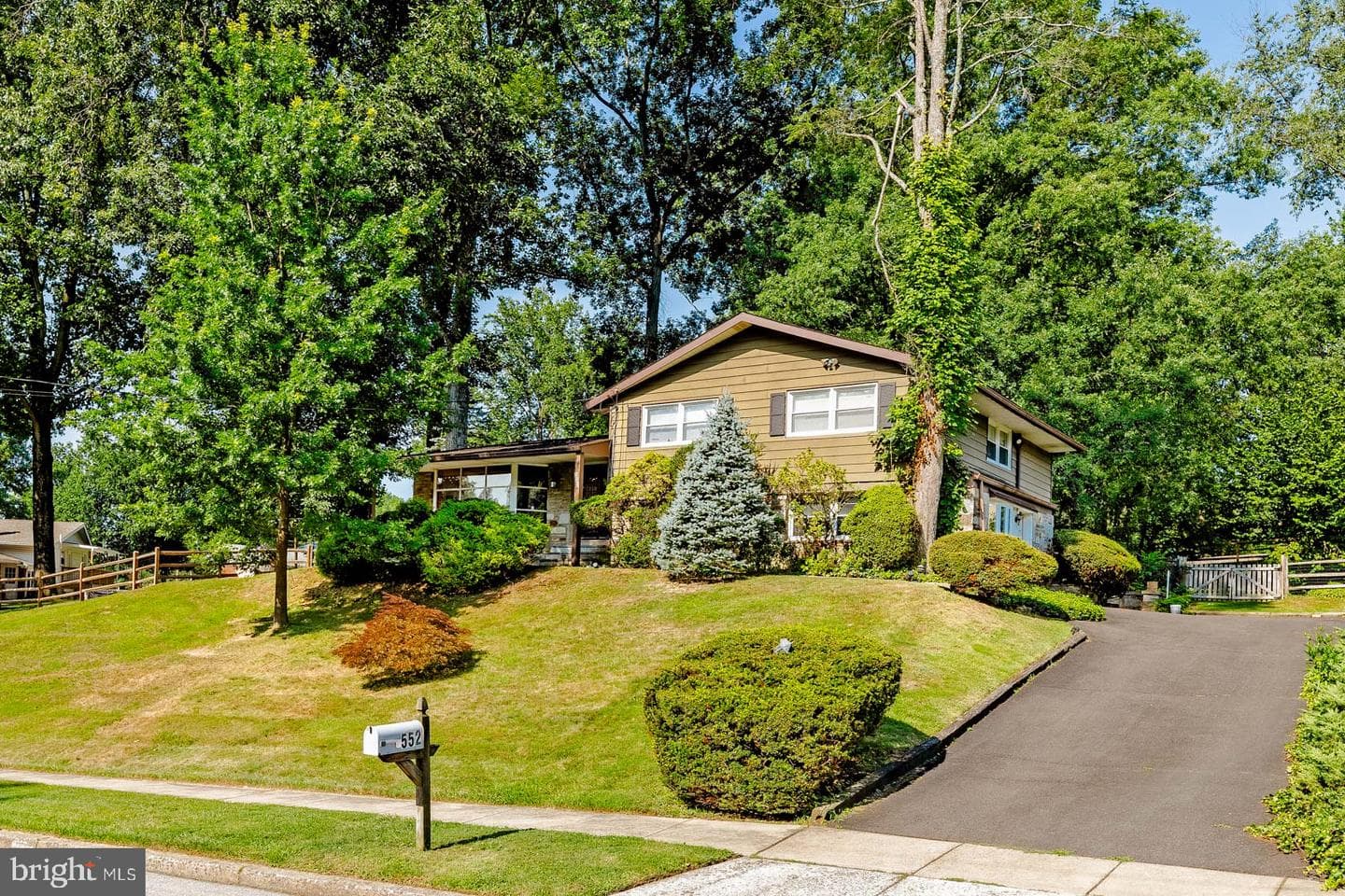 552 Cardinal Dr photo 1