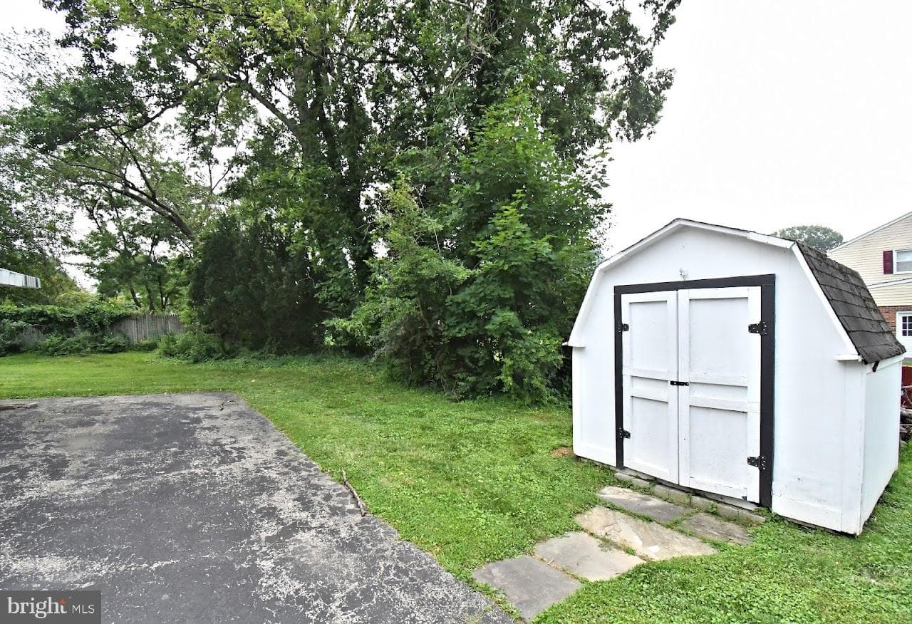 495 Regimental Road photo 41