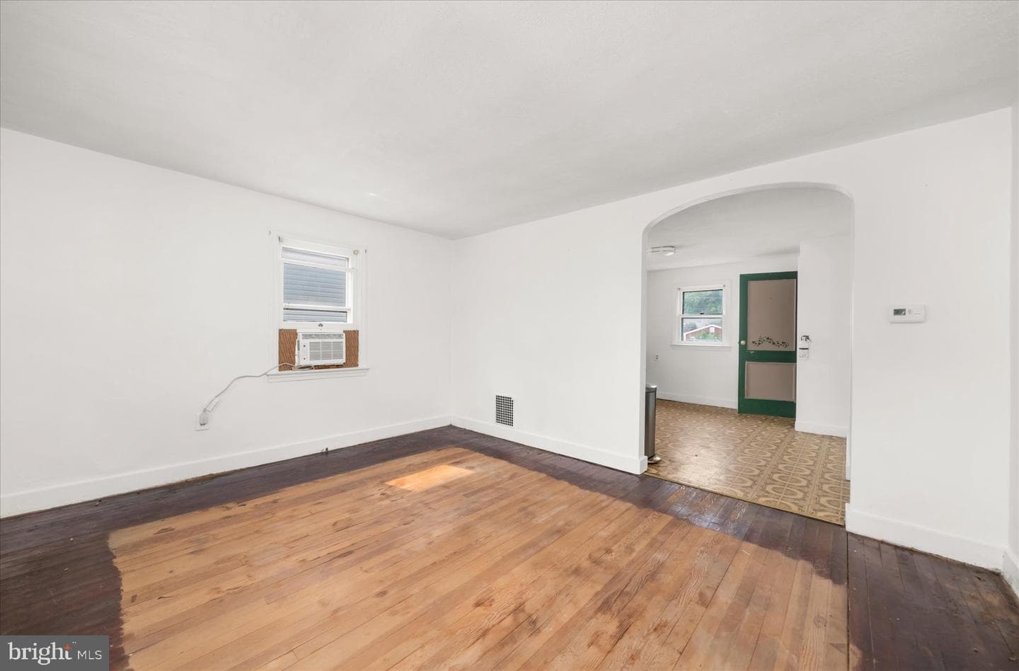 138 W Sixth Street photo 3