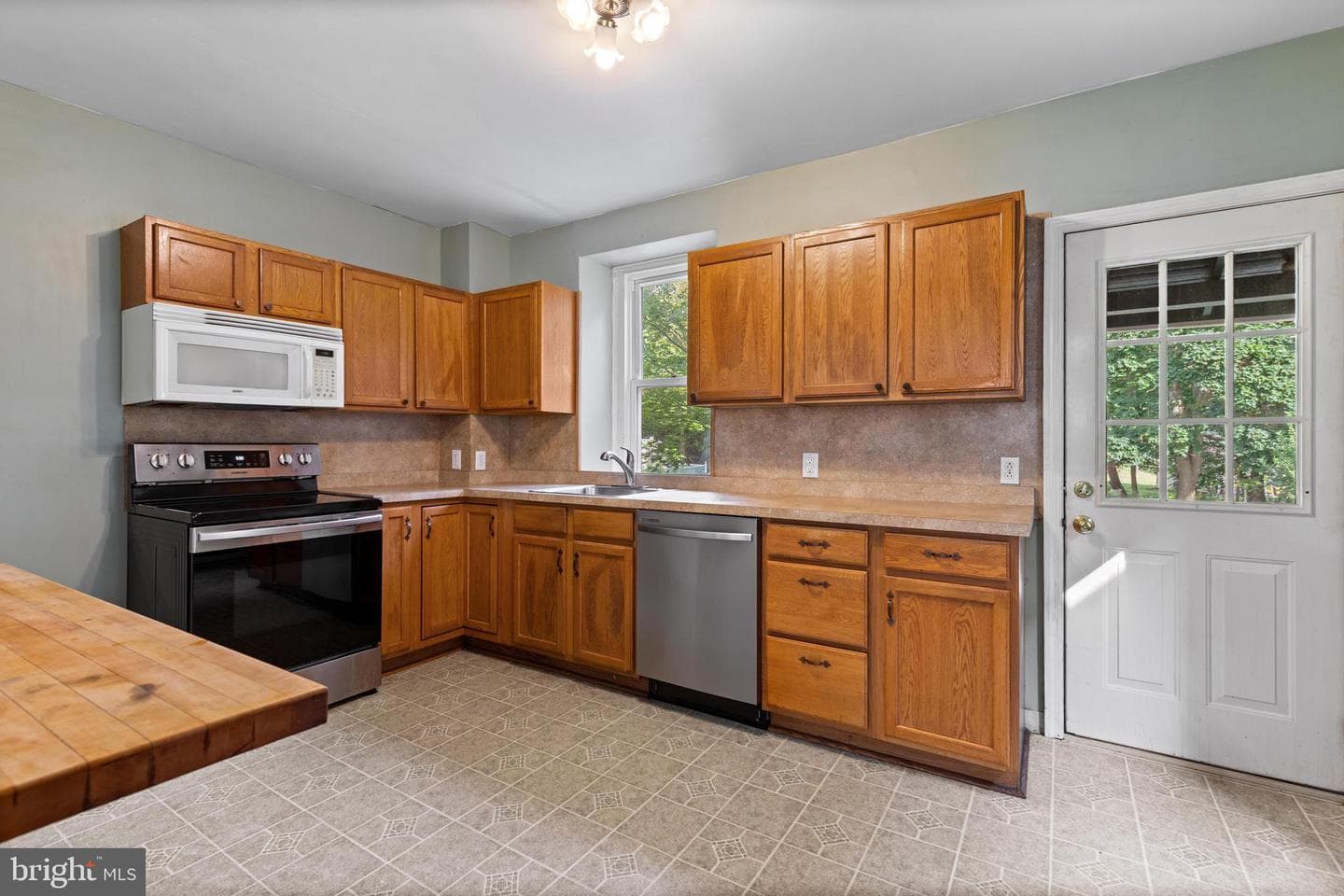 431 Renfrew Avenue photo 7