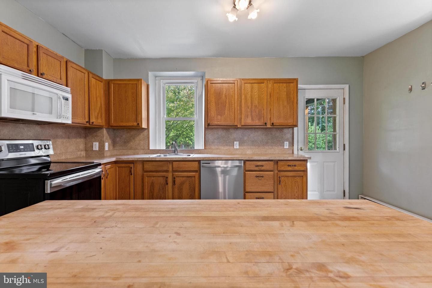 431 Renfrew Avenue photo 9