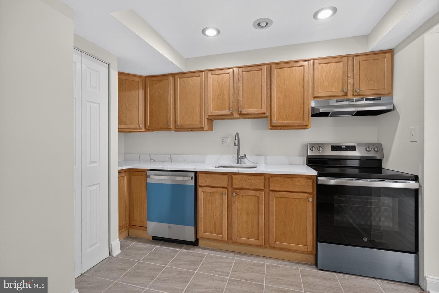 248 Arbour Court photo 8