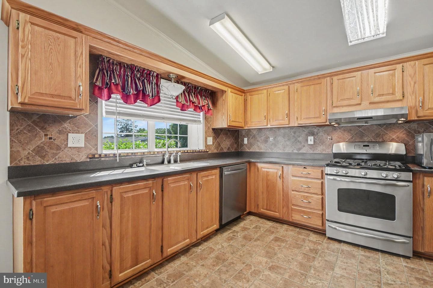 10 Juniper Court W photo 10