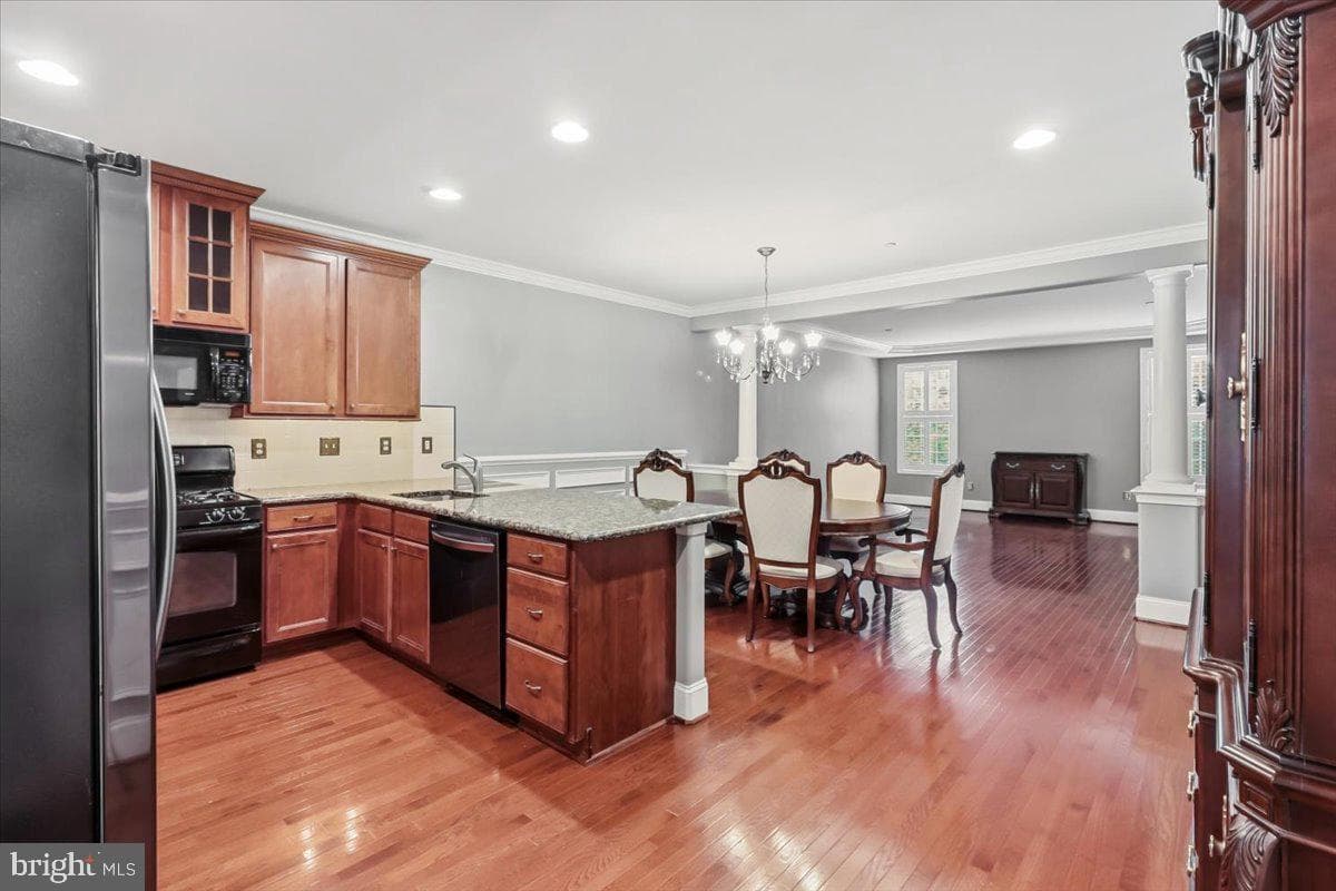 2463 Merri Claude Drive photo 4