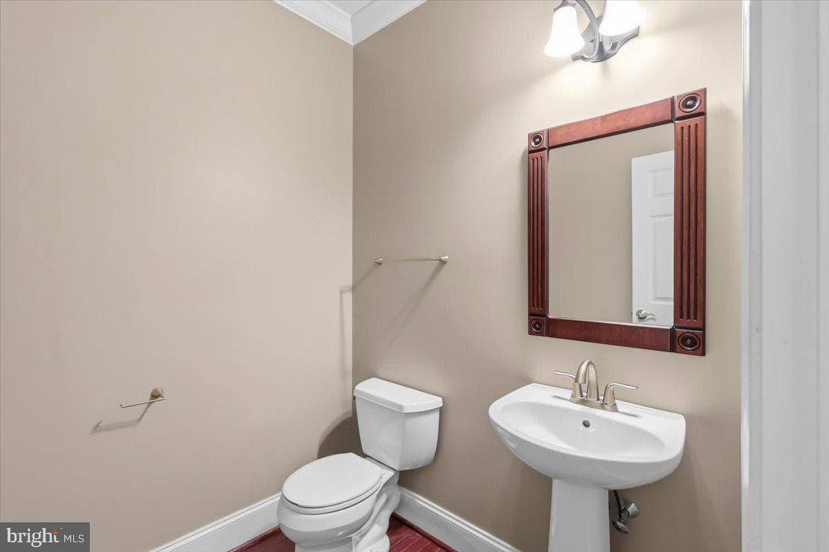 2463 Merri Claude Drive photo 5